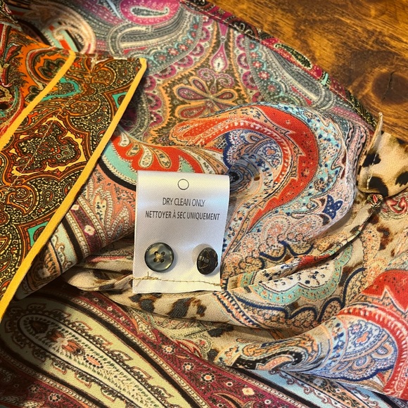 NWT Robert Graham Button Up Blouse - Picture 12 of 14